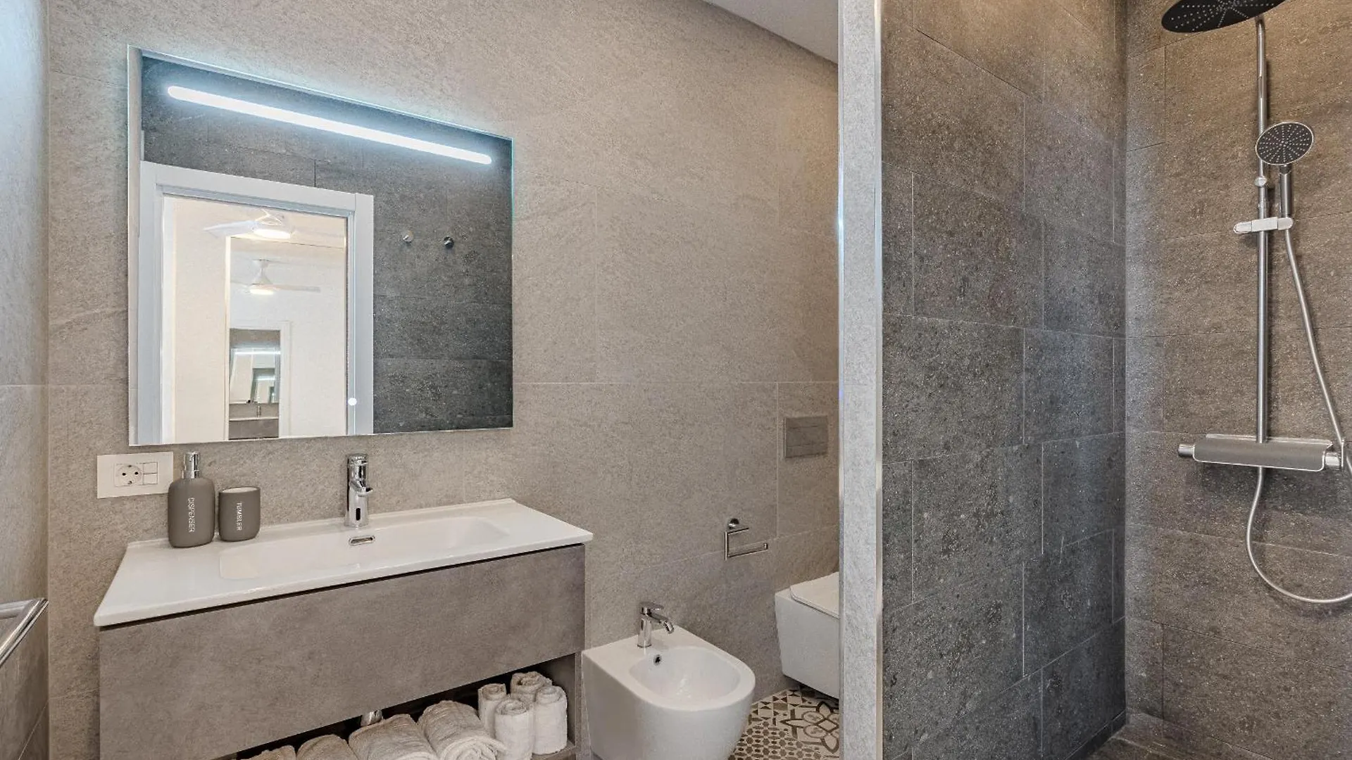 קיאו סלבאחה Margot Holiday Suite 0*, קיאו סלבאחה ספרד