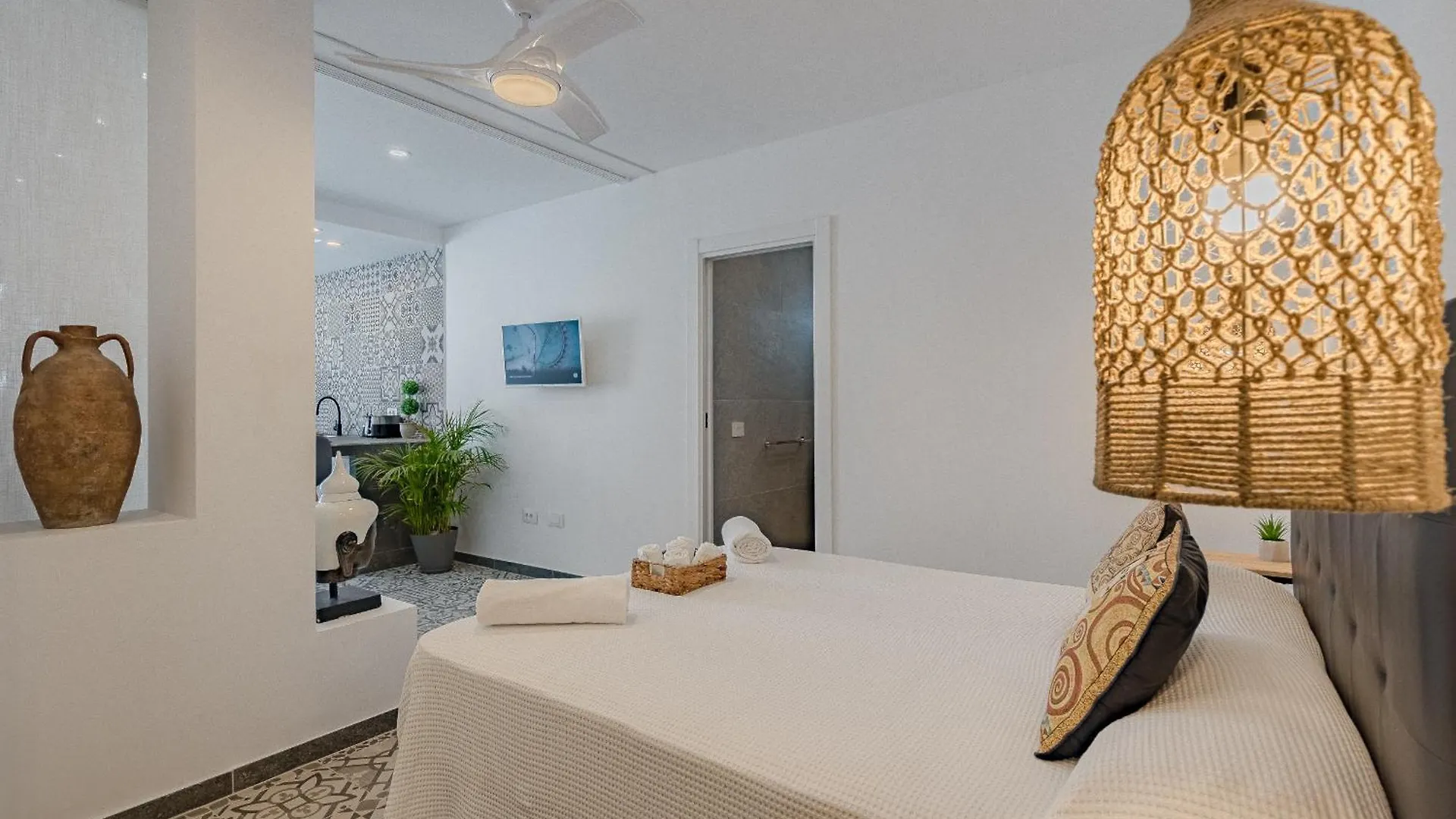 Margot Holiday Suite Callao Salvaje 0*,  Spain